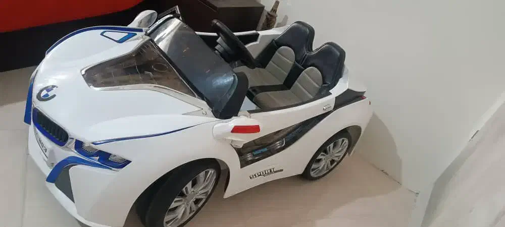 ماشین شارژی مدل بی ام و i8|اسباب‌بازی بچه|صدرا-فارس, فاز ۱|دیوار