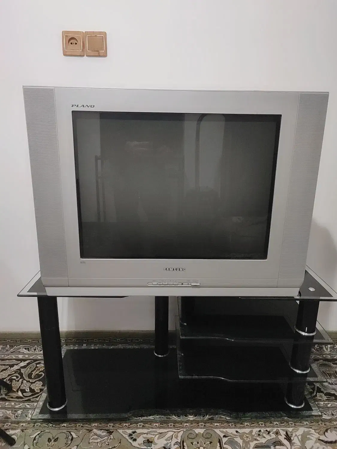 تلویزیون ۲۹ اینج کره ای صفحه تخت به همراه میز|تلویزیون و پروژکتور|فولادشهر, C4|دیوار