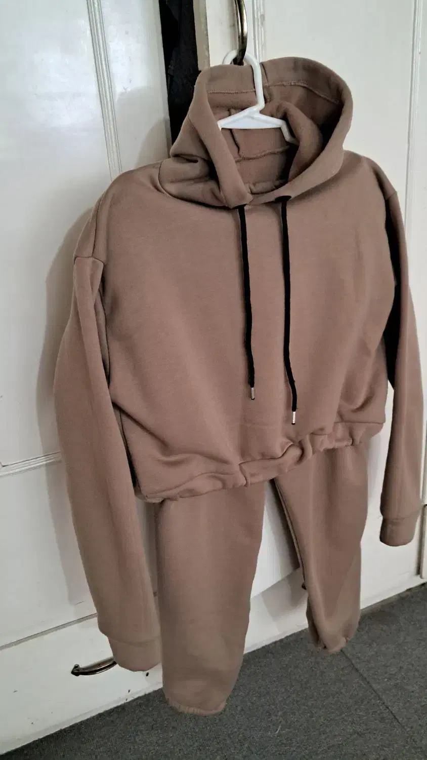 سویشرت کراپ با شلوار|لباس|فولادشهر, A2|دیوار