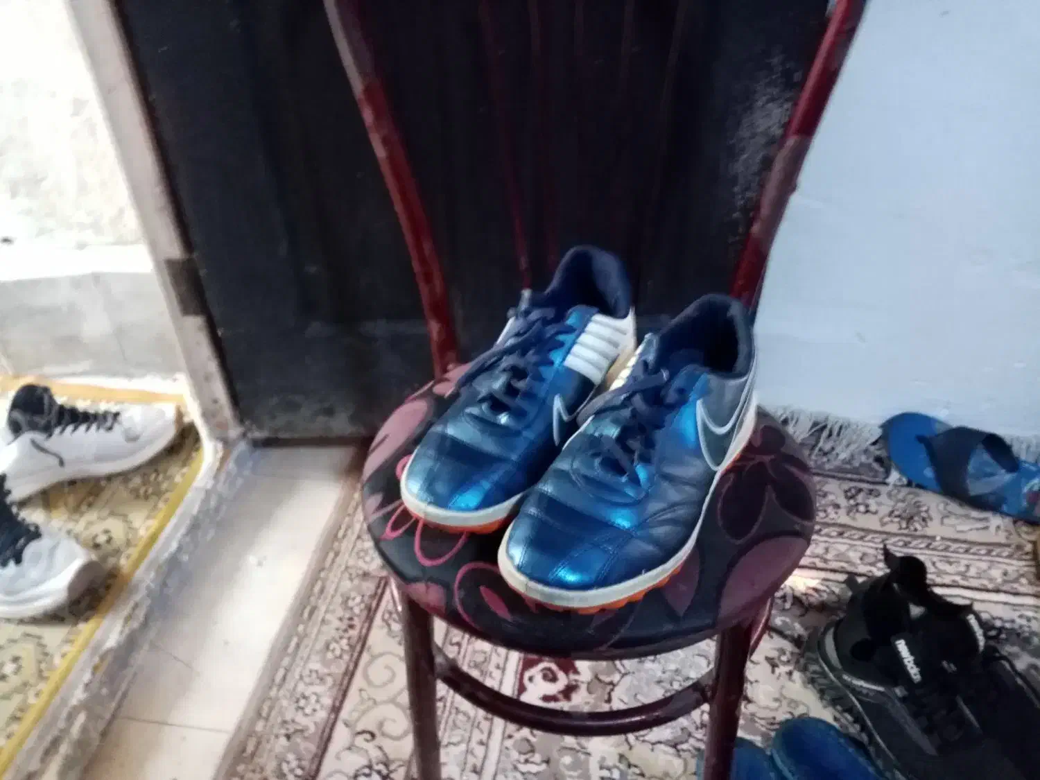 کتانی و دمبایی|کیف، کفش، کمربند|رشت, سلیمانداراب|دیوار