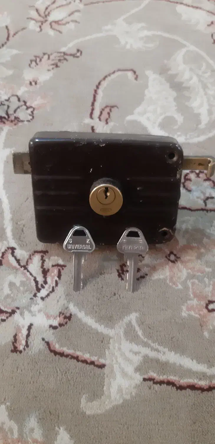 قفل قدیمی|ابزارآلات|بروجرد, |دیوار