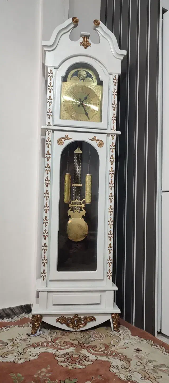 ساعت ایستاده کاملا سالم|ساعت دیواری و تزئینی|محمدشهر, محمدشهر|دیوار