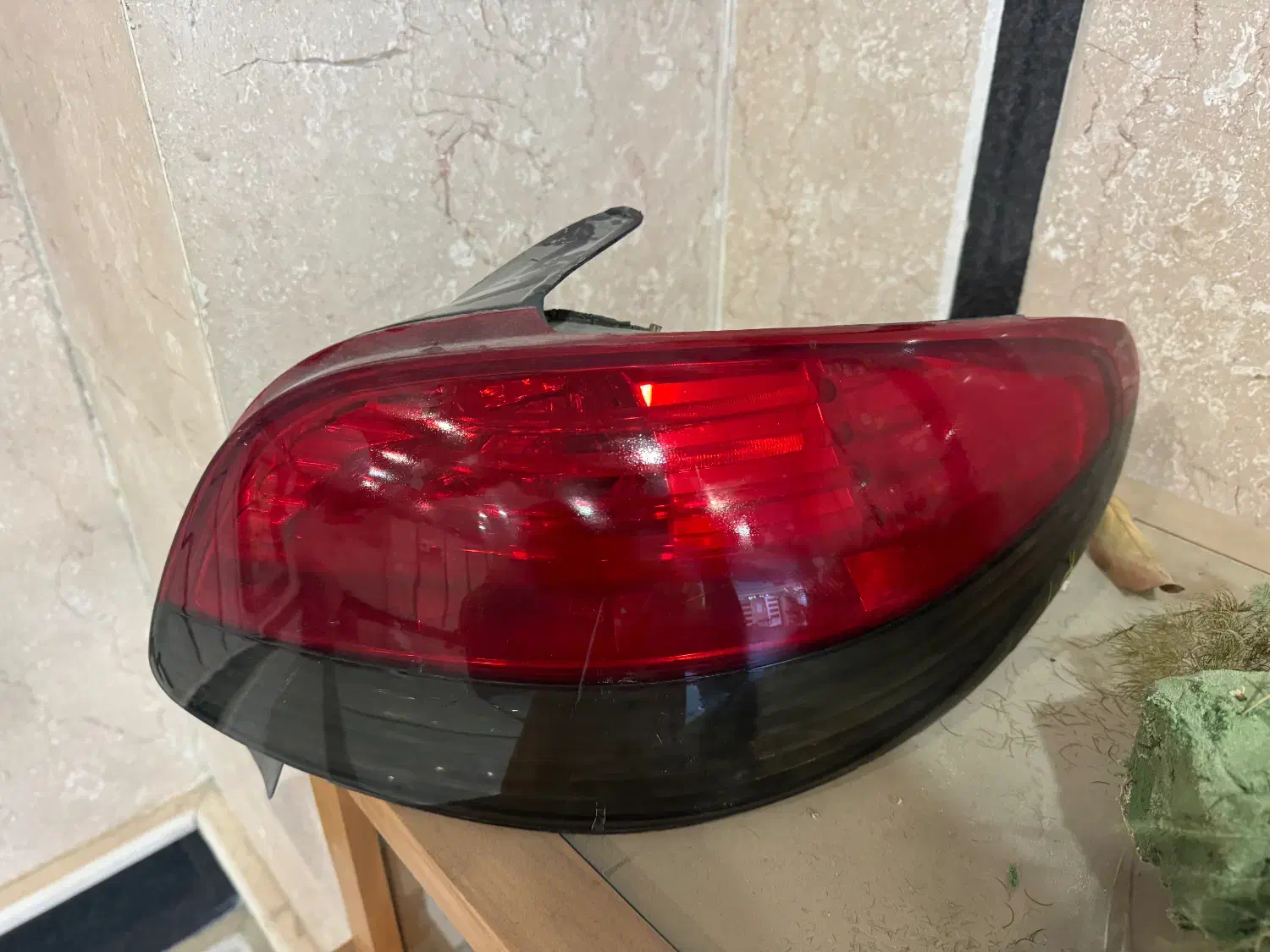 چراغ عقب ۲۰۶|قطعات یدکی و لوازم جانبی|تهران, تهرانسر مرکزی|دیوار