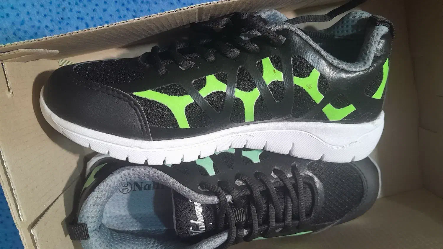 کفش اسپرت|کیف، کفش، کمربند|ایذه, |دیوار