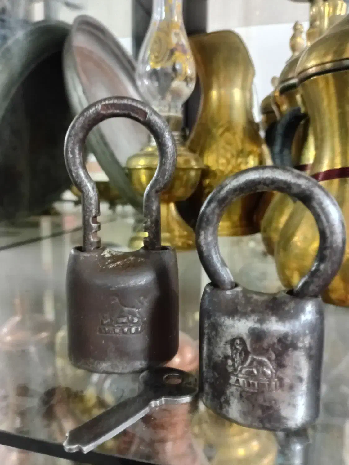 دو عدد قفل قدیمی شیر و خورشید|کلکسیون اشیاء عتیقه|قم, علی آباد|دیوار