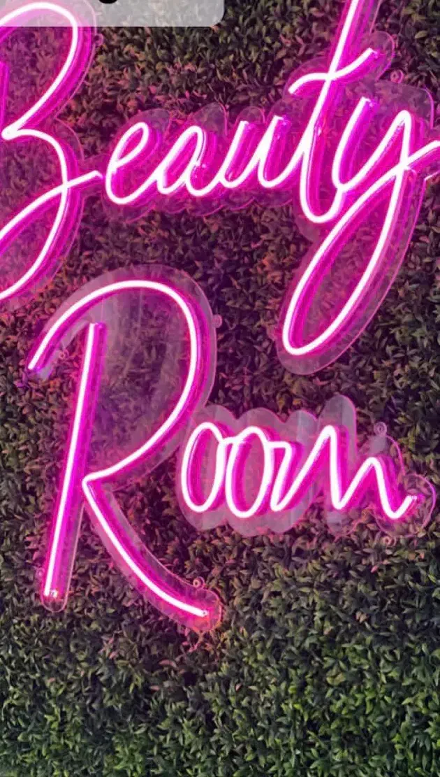 چمن مصنوعی و نئون|آرایشگاه و سالن‌های زیبایی|بیرجند, |دیوار