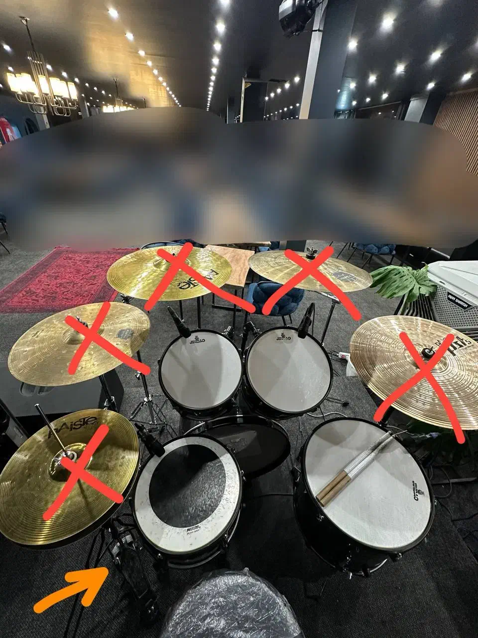 درامز مشکی|درام و پرکاشن|تهران, نیروی هوایی (پیروزی)|دیوار