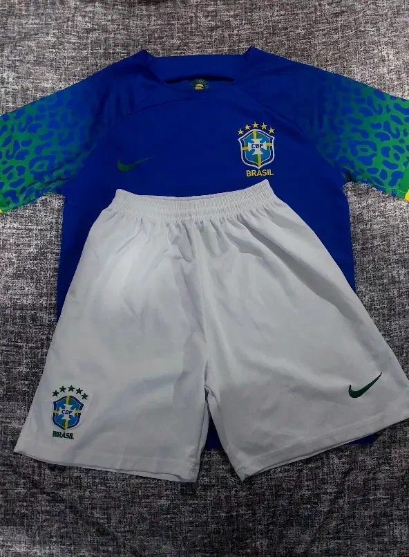 لباس فوتبالی (کیت ۲۰۲۲ برزیل)|لباس|بروجرد, |دیوار