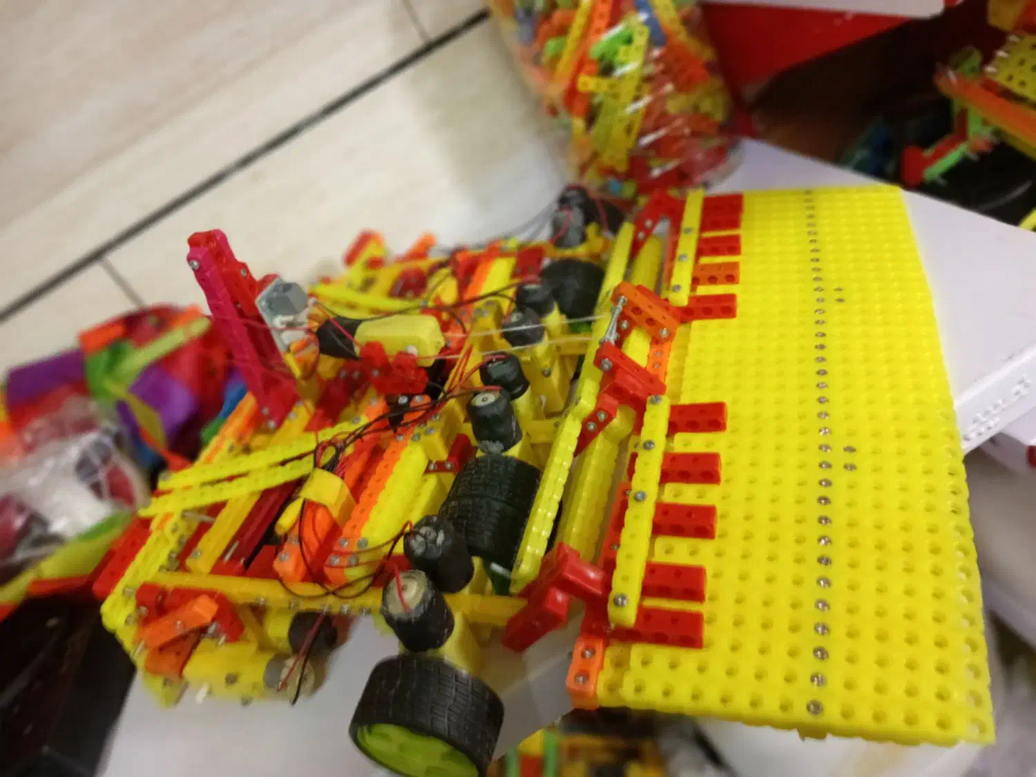 قطعات رباتیک|اسباببازی|رشت, لاکانی|دیوار