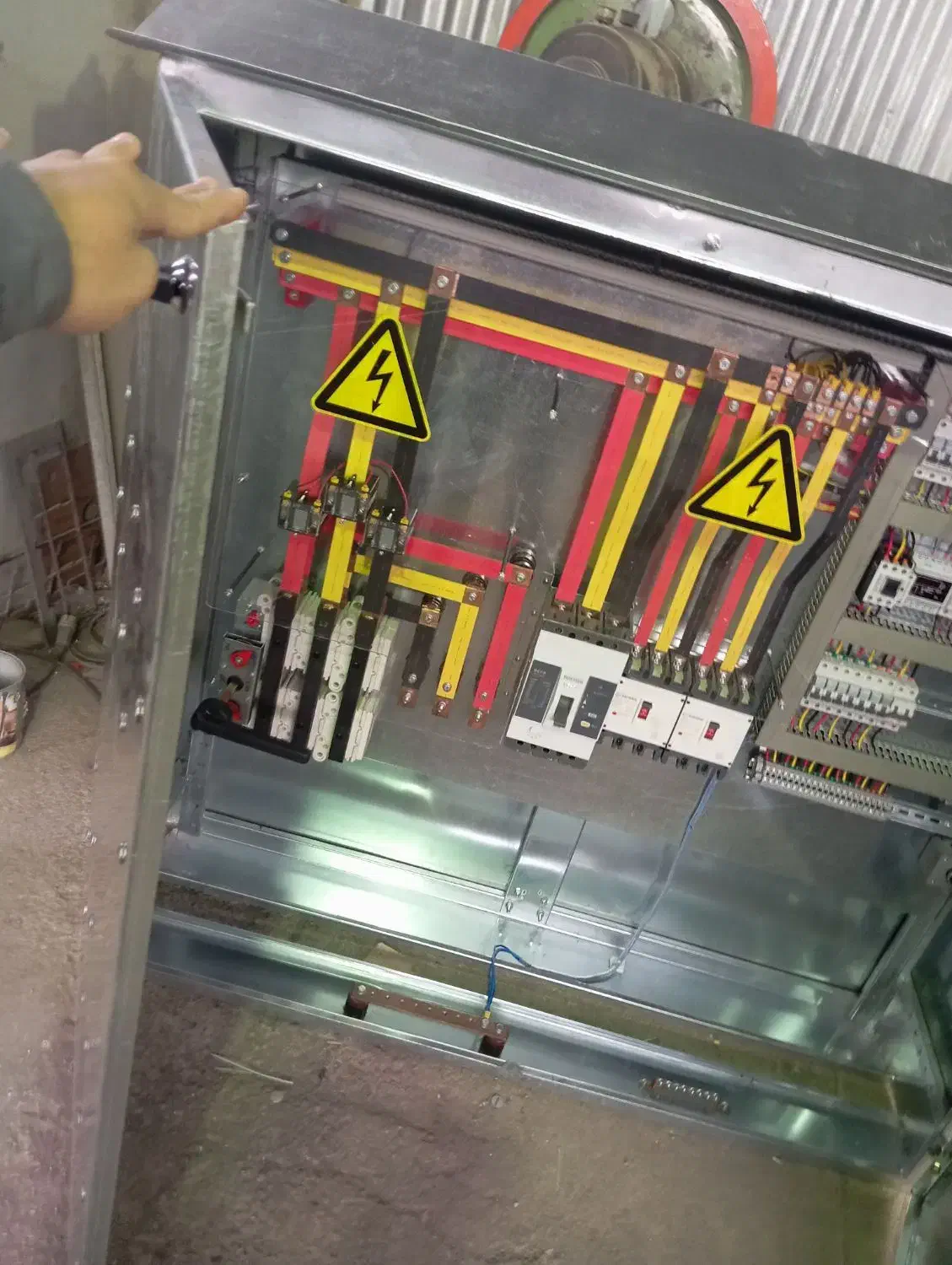 انواع خدمات برق ساختمان و صنعتی|خدمات پیشه و مهارت|سیرجان, |دیوار