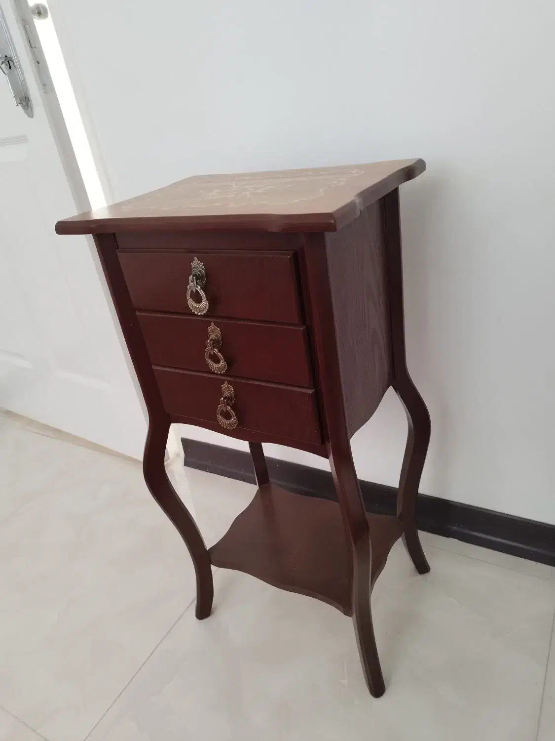 میز تلفن نو و سالم|میز تلفن|ساوه, |دیوار