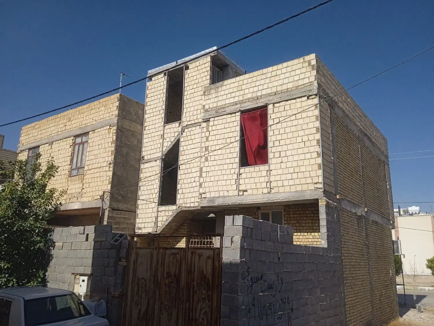 دو باب مغازه ویک واحد مسکونی طبقه بالا|فروش مغازه و غرفه|جهرم, |دیوار