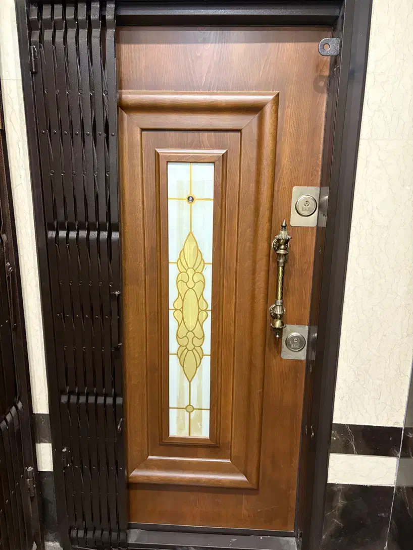 ۸۲ متر ، فول امکانات ، پیروزی