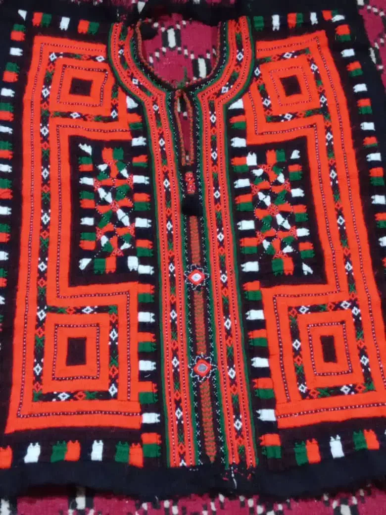 بدن فروشی|لباس|سراوان, |دیوار