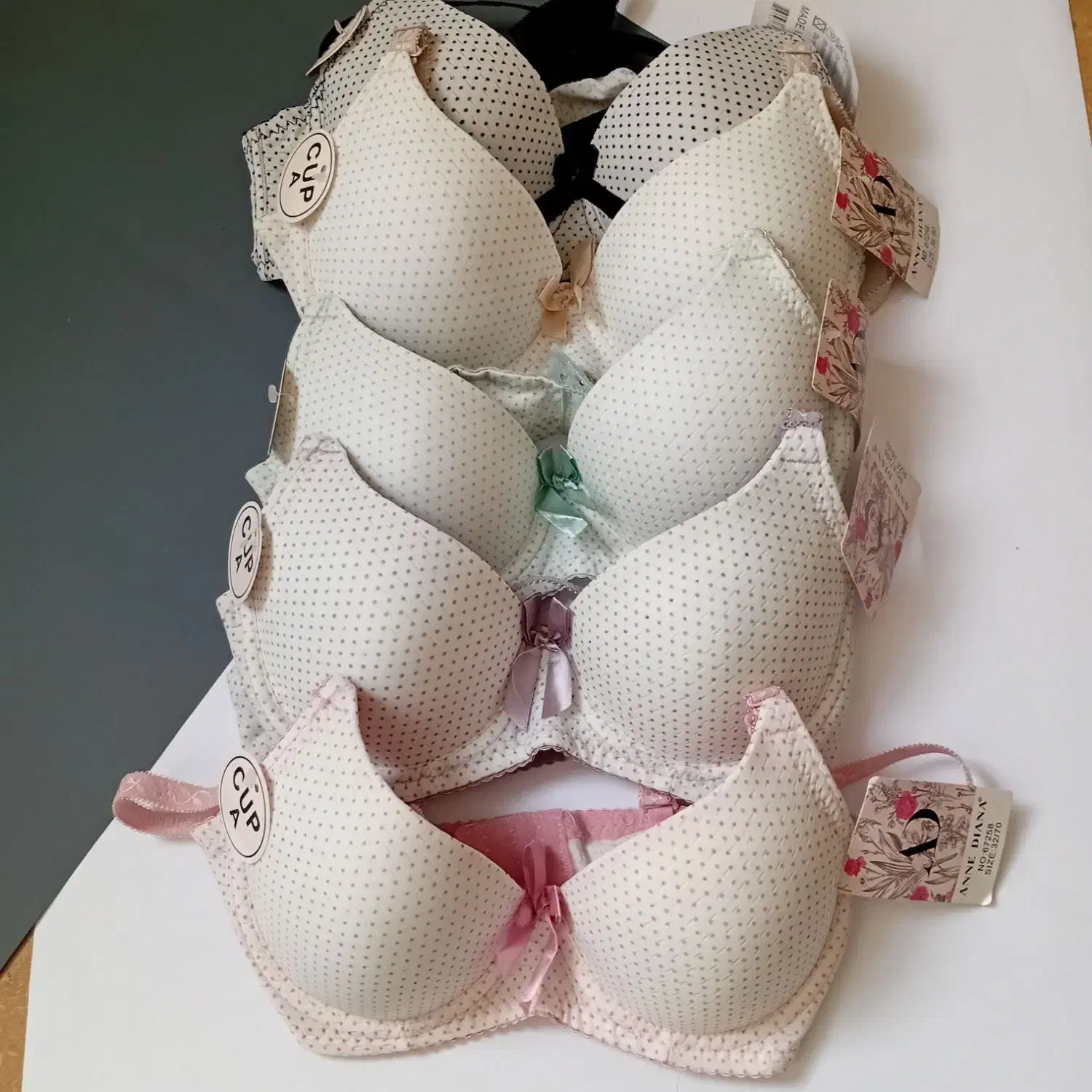 لباس زیر زنانه|لباس|لاهیجان, گلستان|دیوار