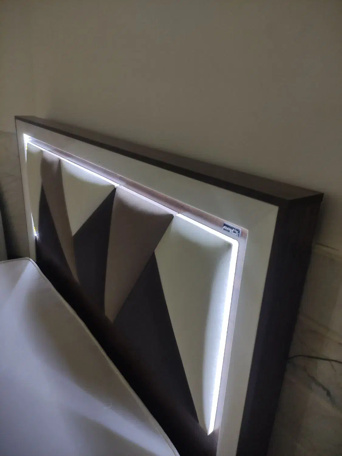 تخت با نور مخفی شبانه|تشک تختخواب|قم, انصار‌الحسین|دیوار