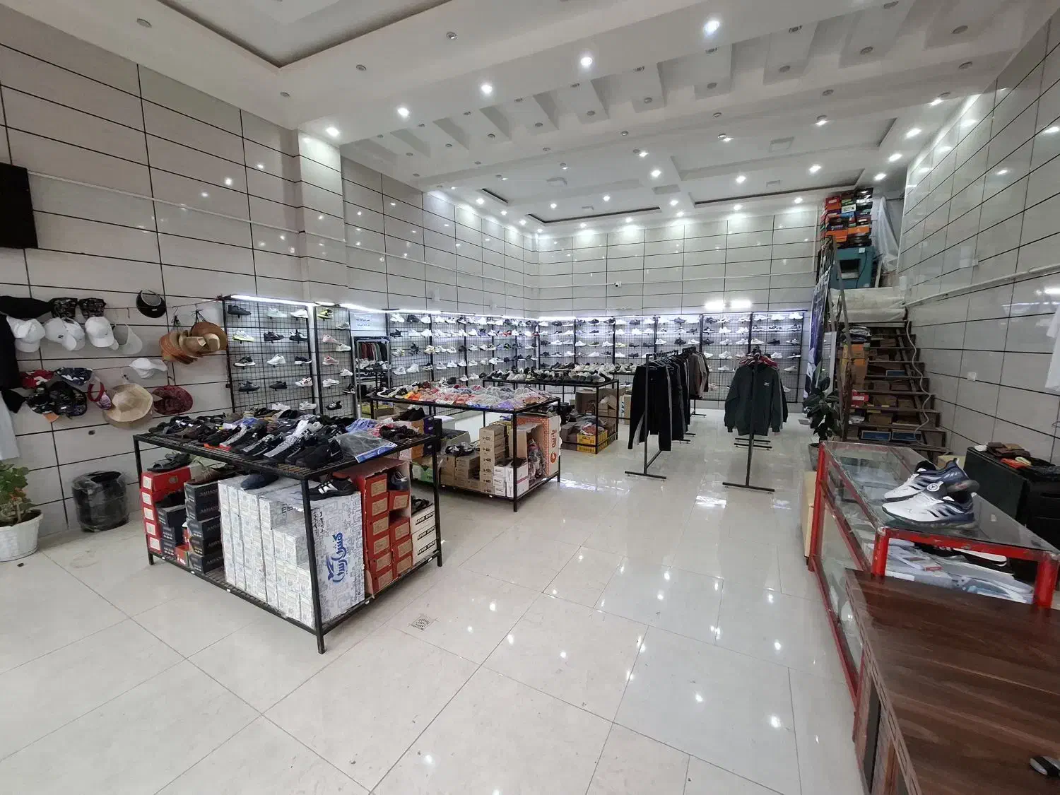 فروش کفش عمده|کیف، کفش، کمربند|اسفرورین, |دیوار