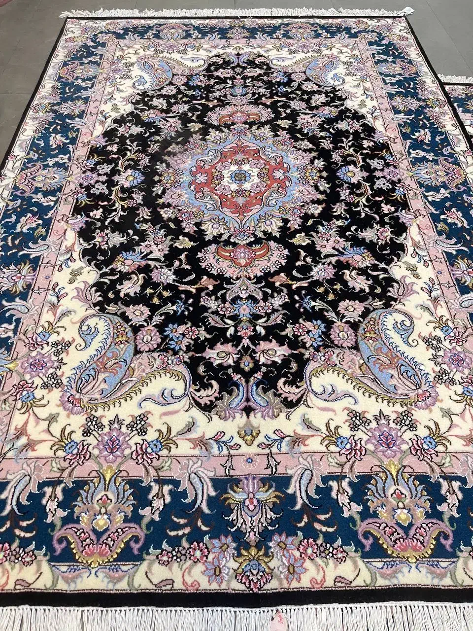 فرش دستباف (بساک)جفت ۶ م طرح سالاری گل ابریشم|فرش|مشکین‌دشت, |دیوار