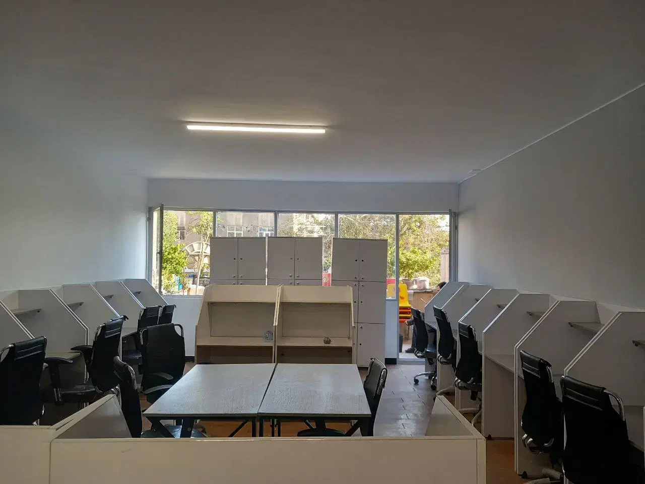 پشتیبان آموزشگاه خانم|استخدام آموزشی|تهران, تهرانپارس جنوبی|دیوار