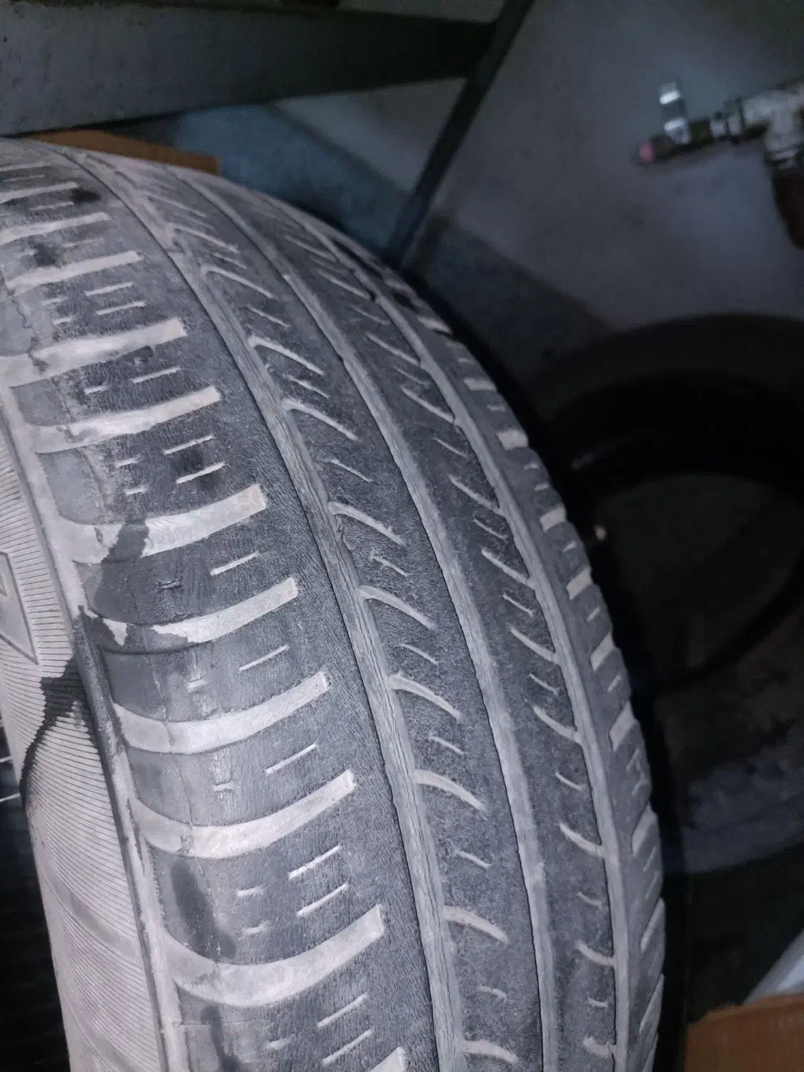 لاستیک|قطعات یدکی و لوازم جانبی|شیراز, دوکوهک|دیوار