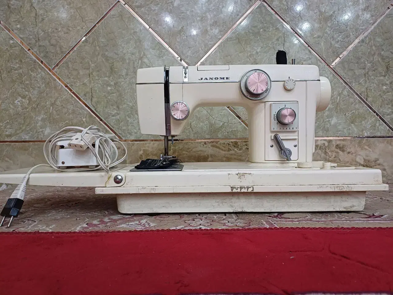 چرخ خیاطی ژانومه 802 به مشتری واقعی تخفیف داده|چرخ خیاطی و ریسندگی|کهنوج, |دیوار