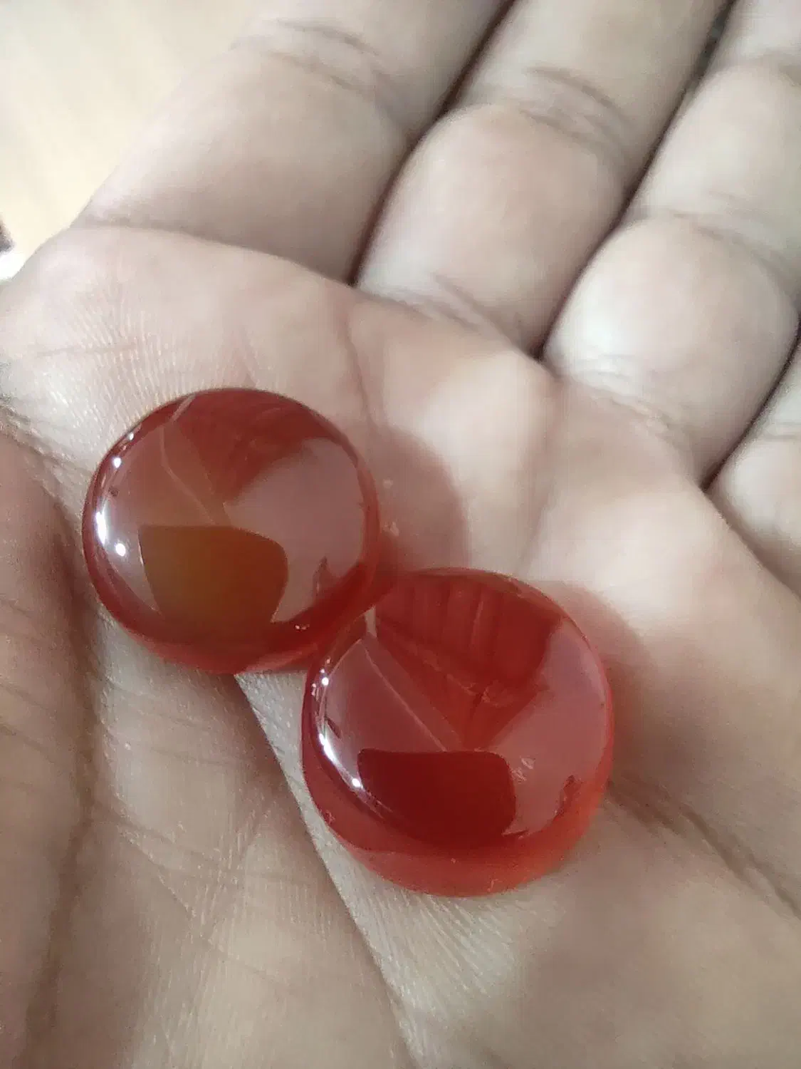 ۲ نگین سرخ معدنی|جواهرات|بندر گز, |دیوار