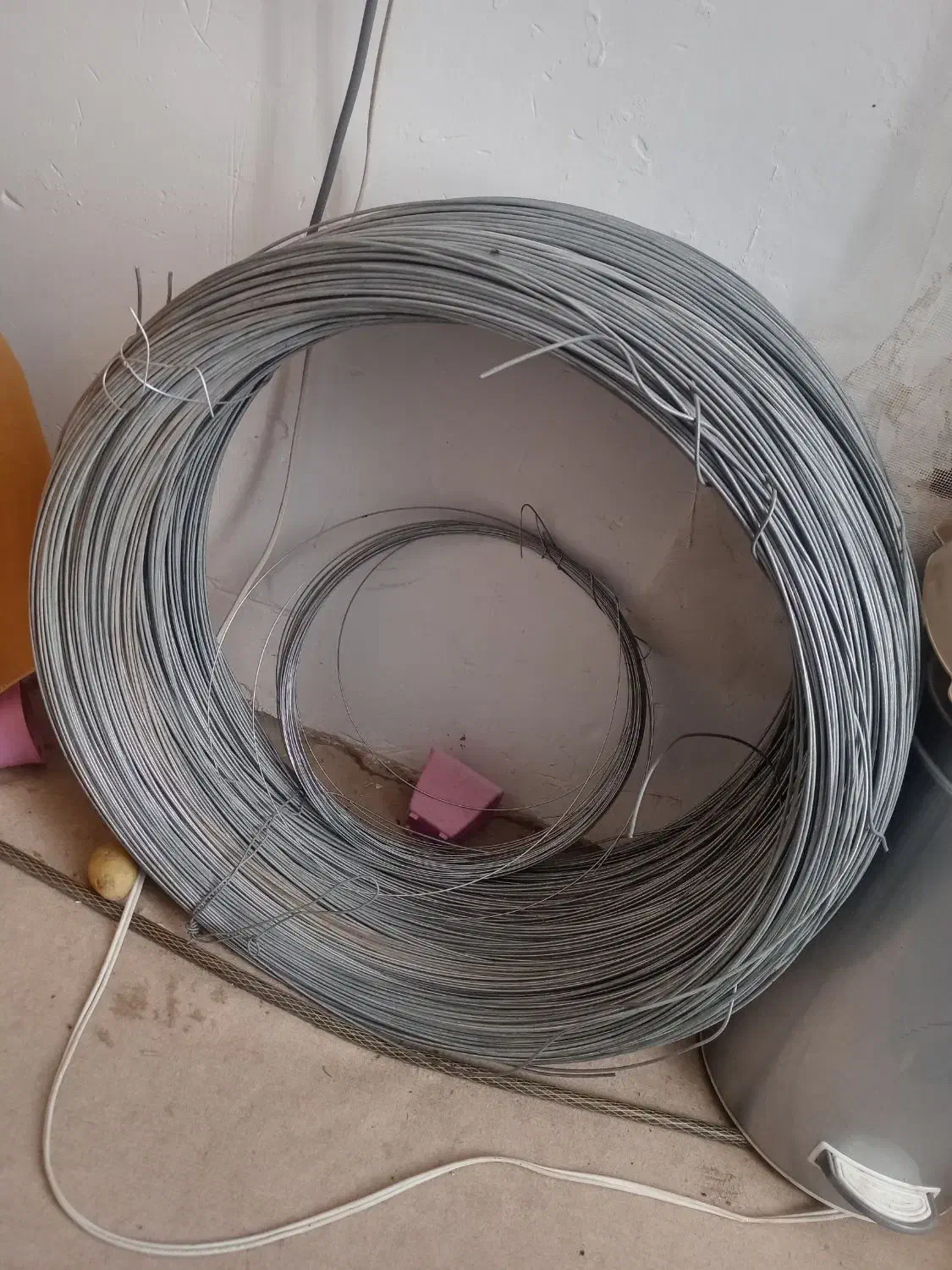 سیم فروشی هست|مصالح و تجهیزات ساختمان|بم, |دیوار