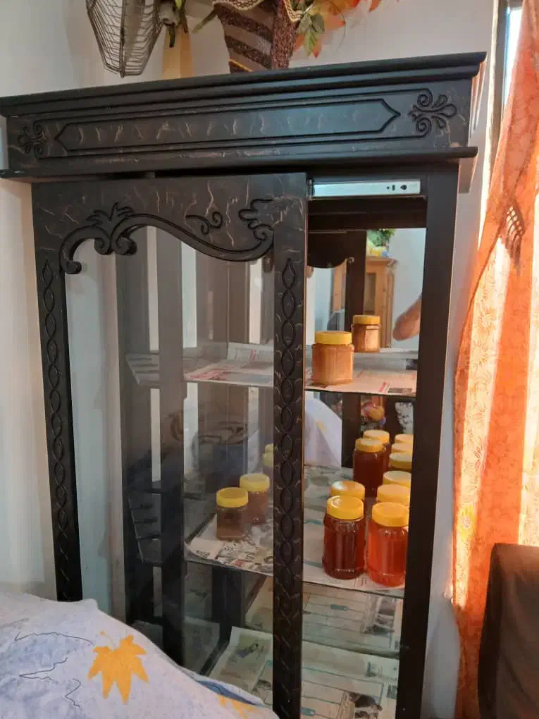 ویترین سالم و در حد نو|مبلمان خانگی و میز عسلی|لاهیجان, یوسف آباد|دیوار