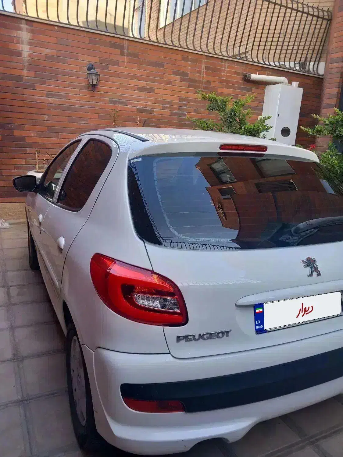 207 بدون رنگ|خودرو سواری و وانت|اصفهان, باغ دریاچه|دیوار