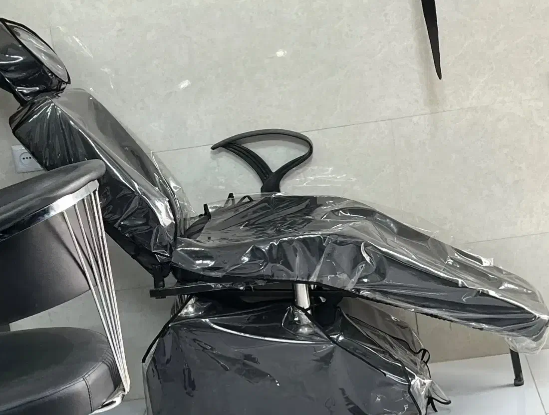 صندلی اصلاح|آرایشگاه و سالن‌های زیبایی|قم, دروازه چوبی|دیوار