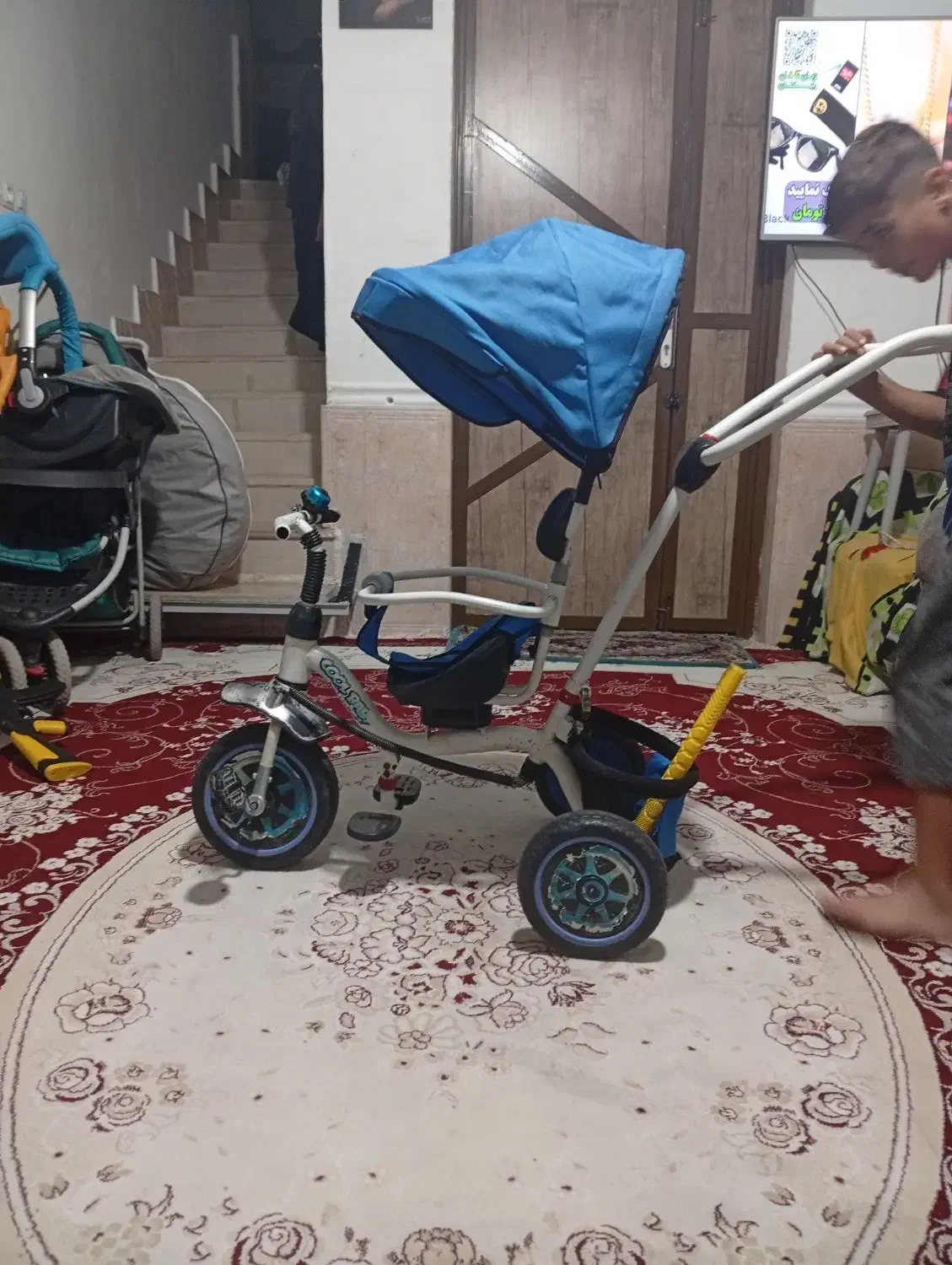 سه چرخه|اسباب‌بازی بچه|شیراز, شهرک کوشکک|دیوار