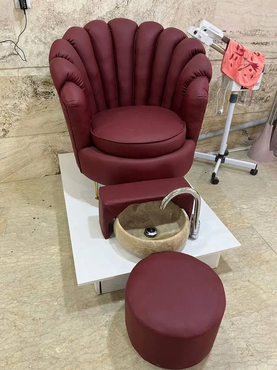 تجهیزات آرایشگاهی|آرایشگاه و سالن‌های زیبایی|ساری, |دیوار