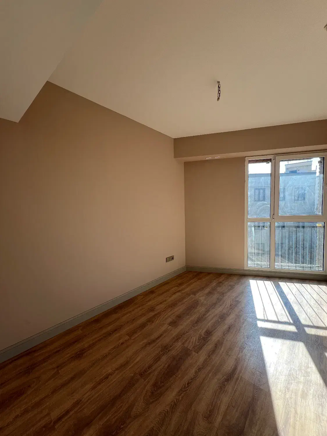 ۱۰۵ متر۲ خواب نوساز فرعی بلوار کاوه ورودی لابی