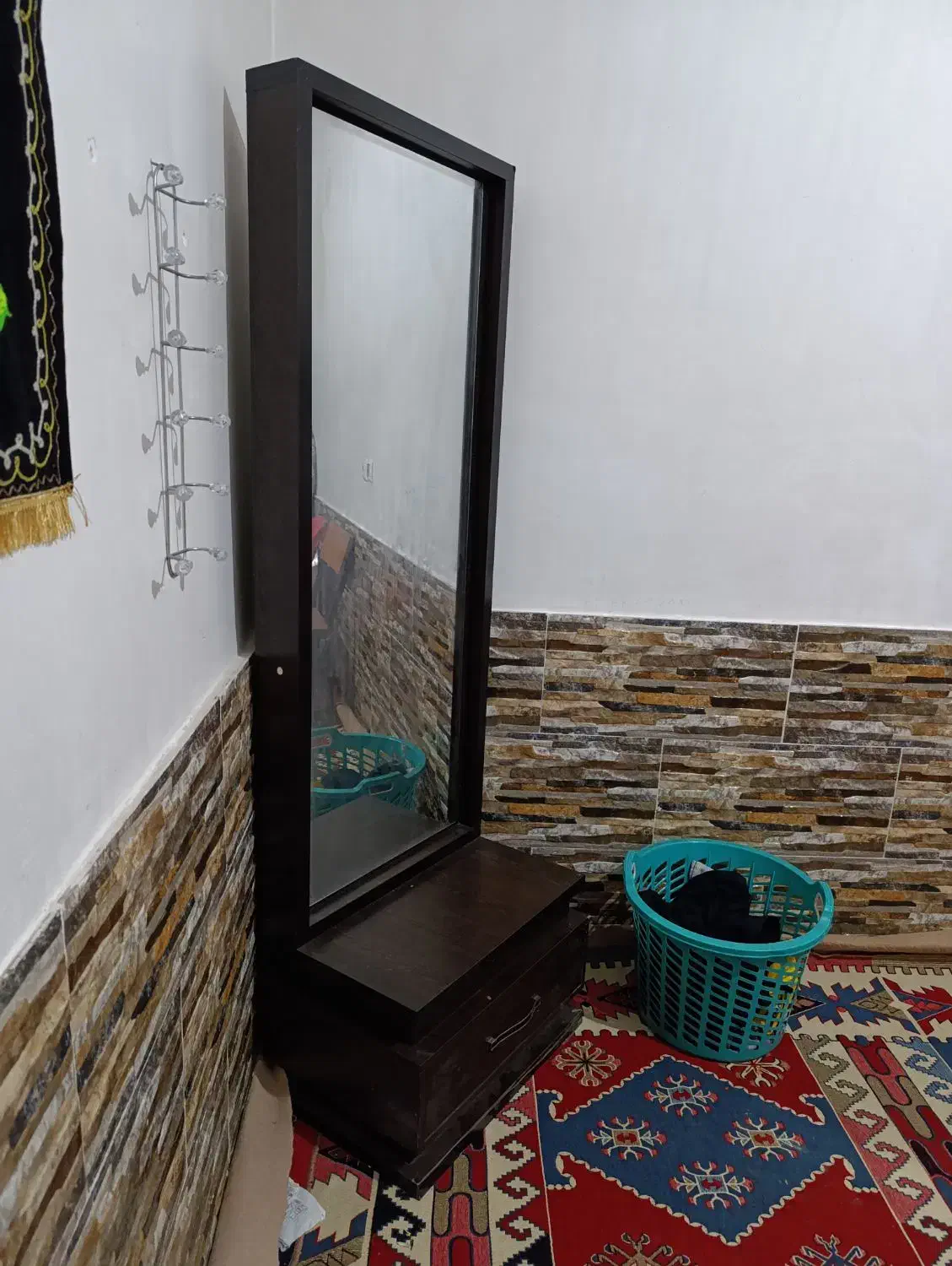 آینه قدی خوشکل|آینه|شیراز, قلعه نو|دیوار