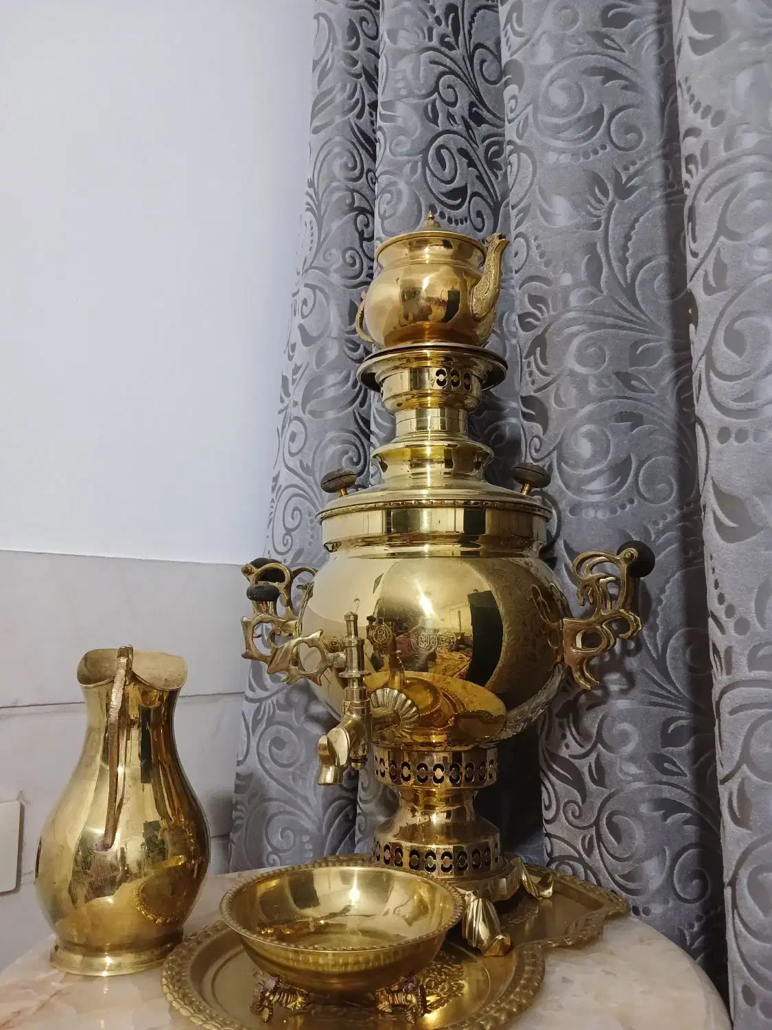 ظروف برنجی|کلکسیون اشیاء عتیقه|خمین, |دیوار