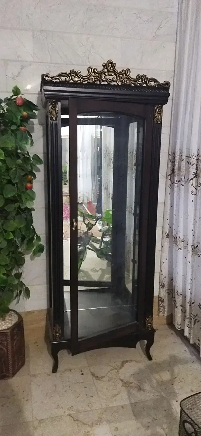 بوفه قهوه ای رنگ در حد نو|بوفه، ویترین، کنسول|الیگودرز, |دیوار