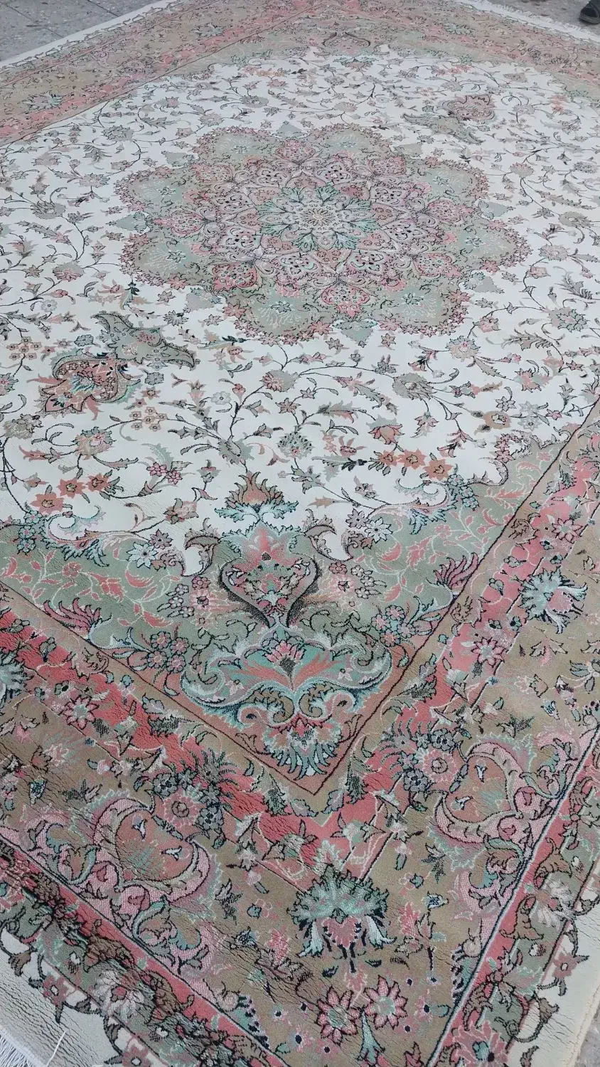 فرش‌یا‌قالی‌۱۲۰۰‌شانه‌تمام‌نخ‌در‌حد‌نو|فرش|باوی, |دیوار