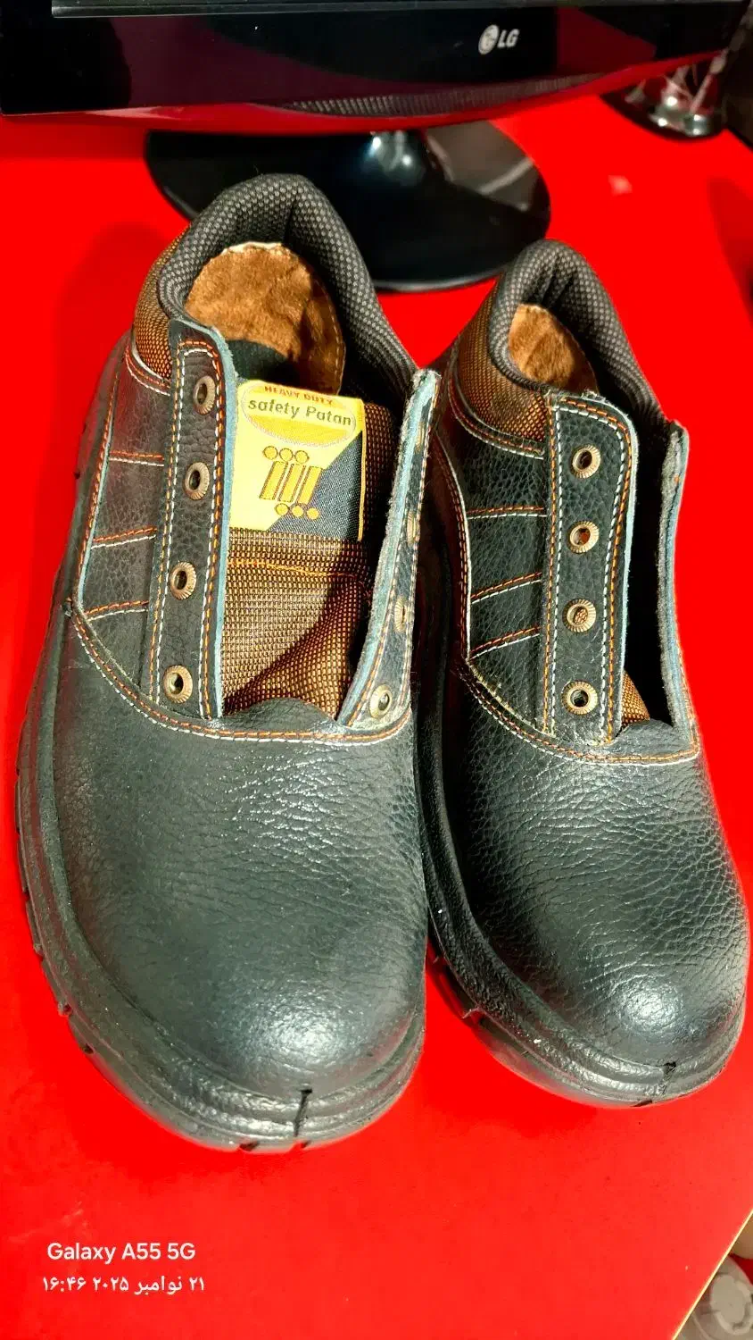 کفش کار نو|کیف، کفش، کمربند|ساوه, |دیوار