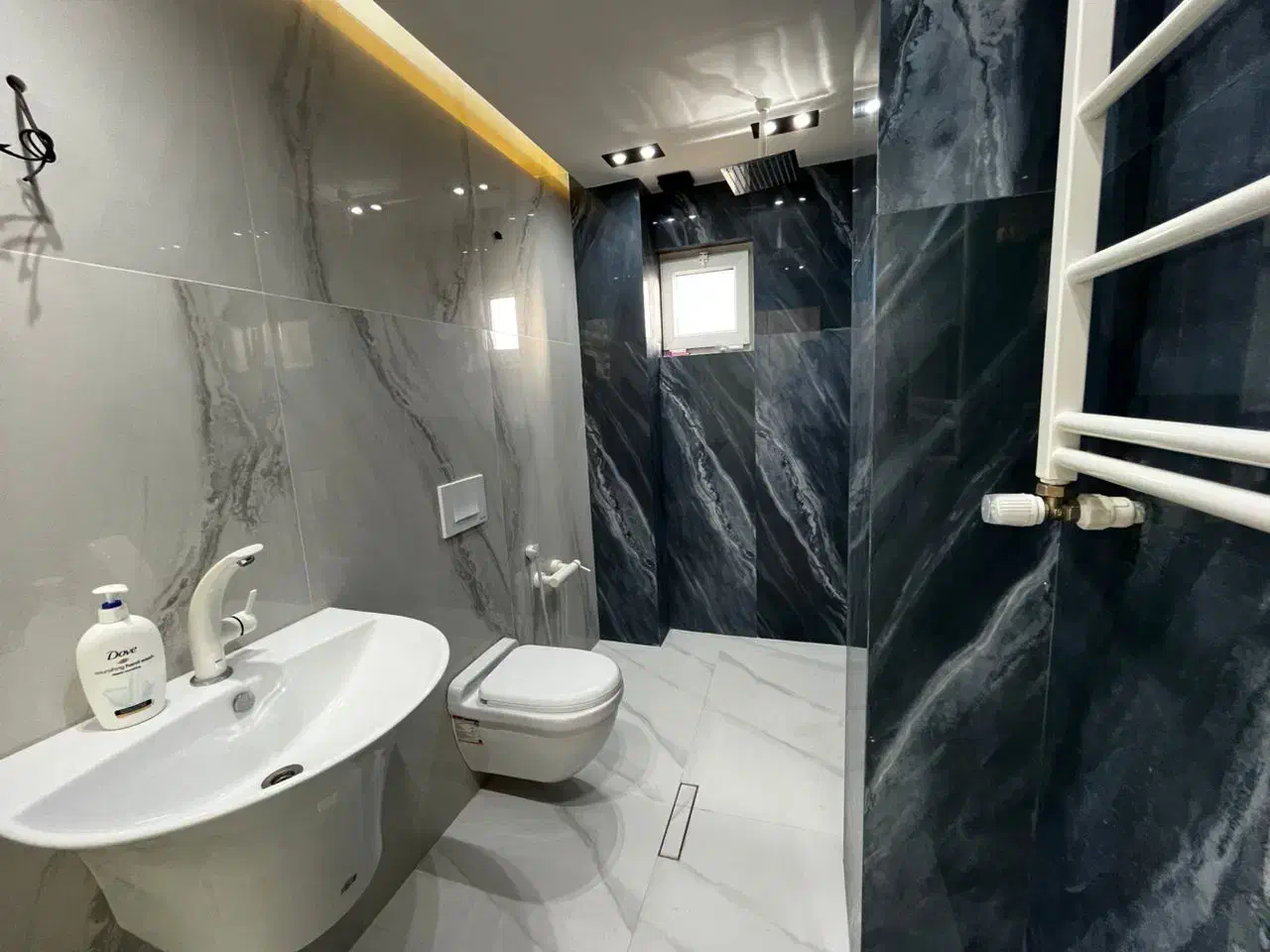 ویلا کلاسیک استخردار/سندتکبرگ/۲۰۰متری دریا|فروش خانه و ویلا|رشت, گلسار|دیوار