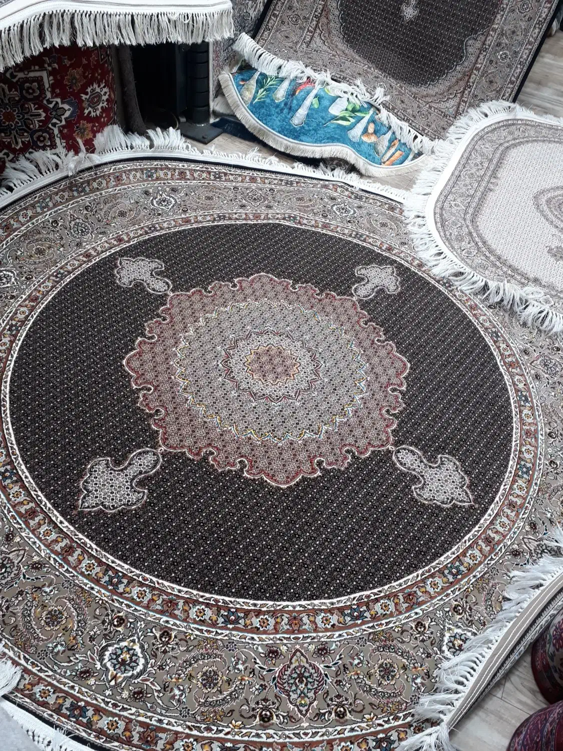 فرش آشپزخانه فرش ماهی دایره عرض ۲متر ۱۰۰۰شانه نخ|فرش|تبریز, |دیوار