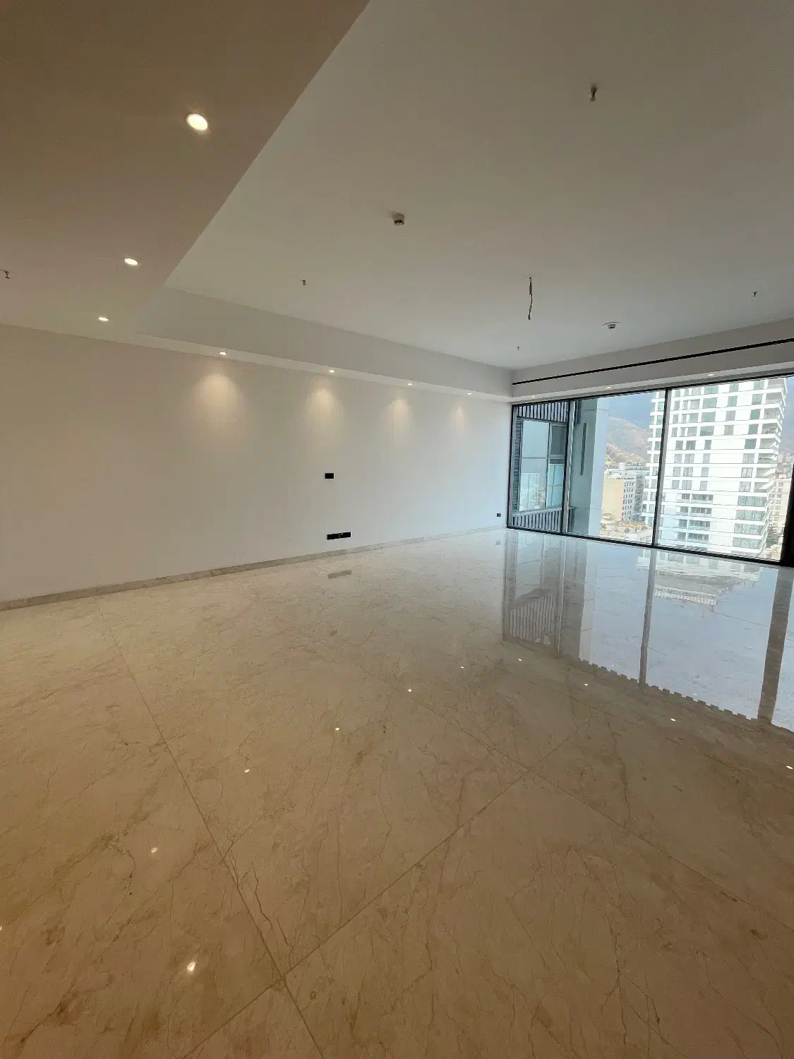 زعفرانیه تندیس زنبق-۳۲۰ متر دید ابدی سعداباد