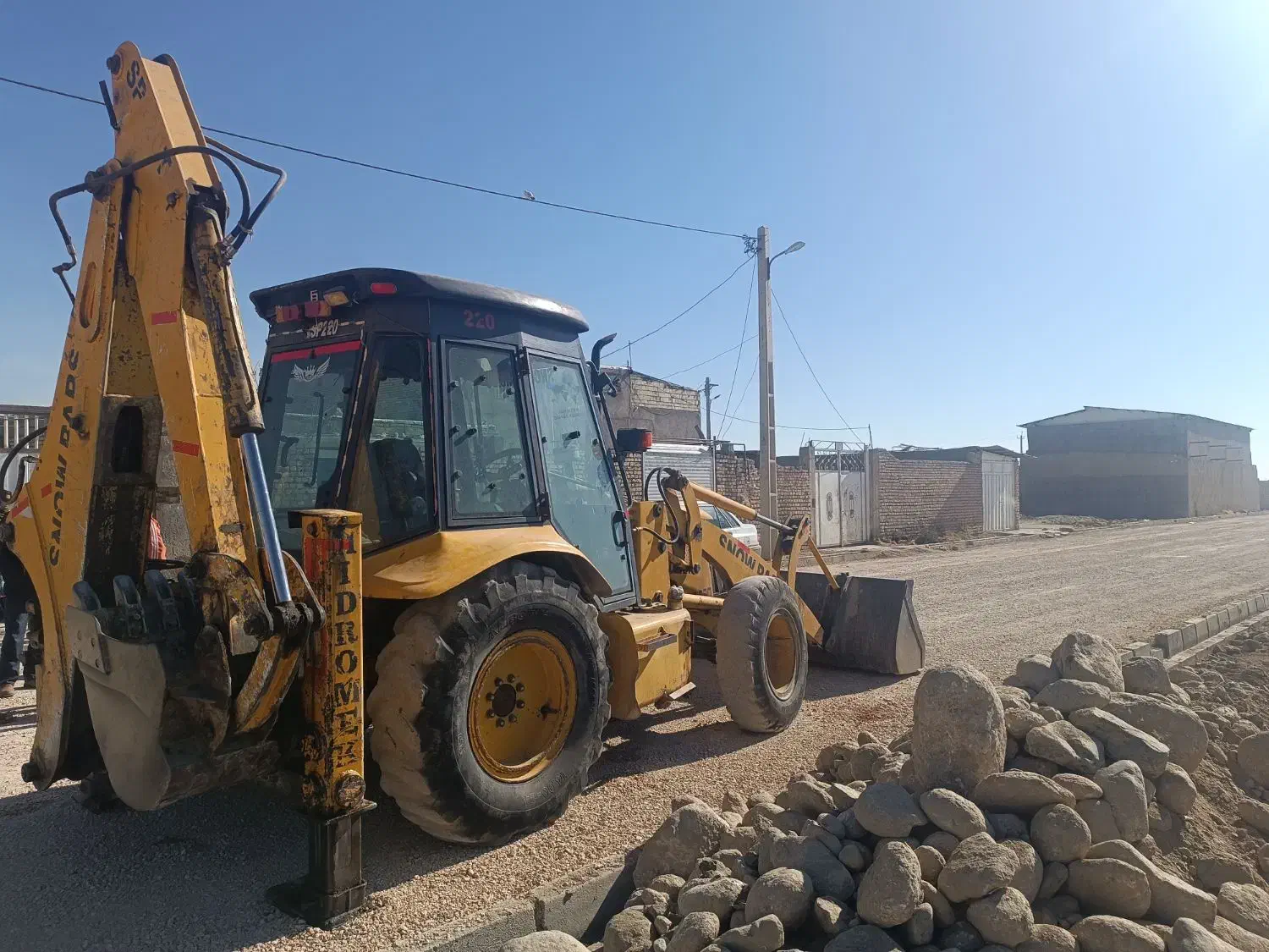 بیل مکانیکی|خودرو سنگین|کبودرآهنگ, |دیوار