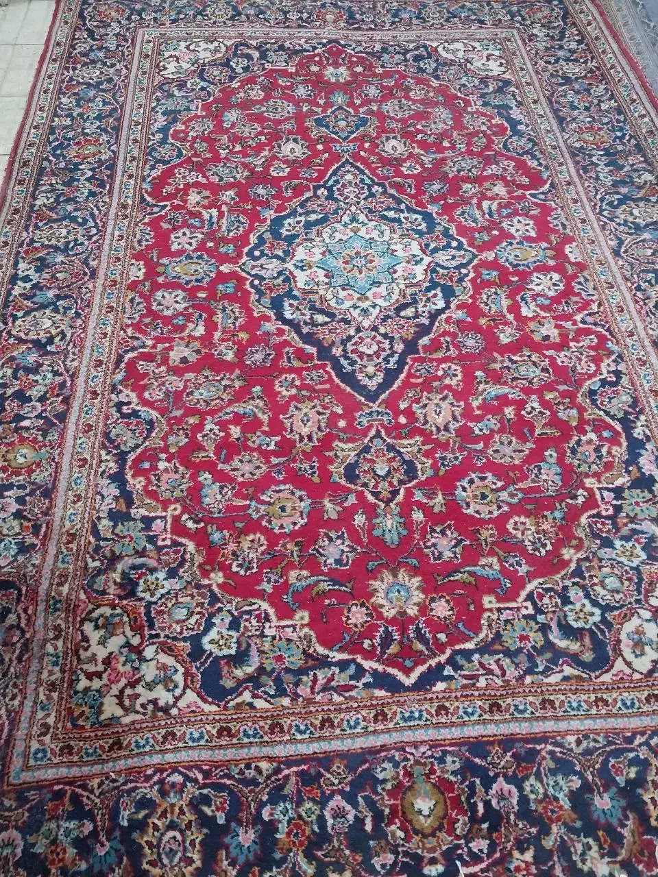 فرش دستباف ۳×۲ زمینه لاکی|فرش|یزد, |دیوار