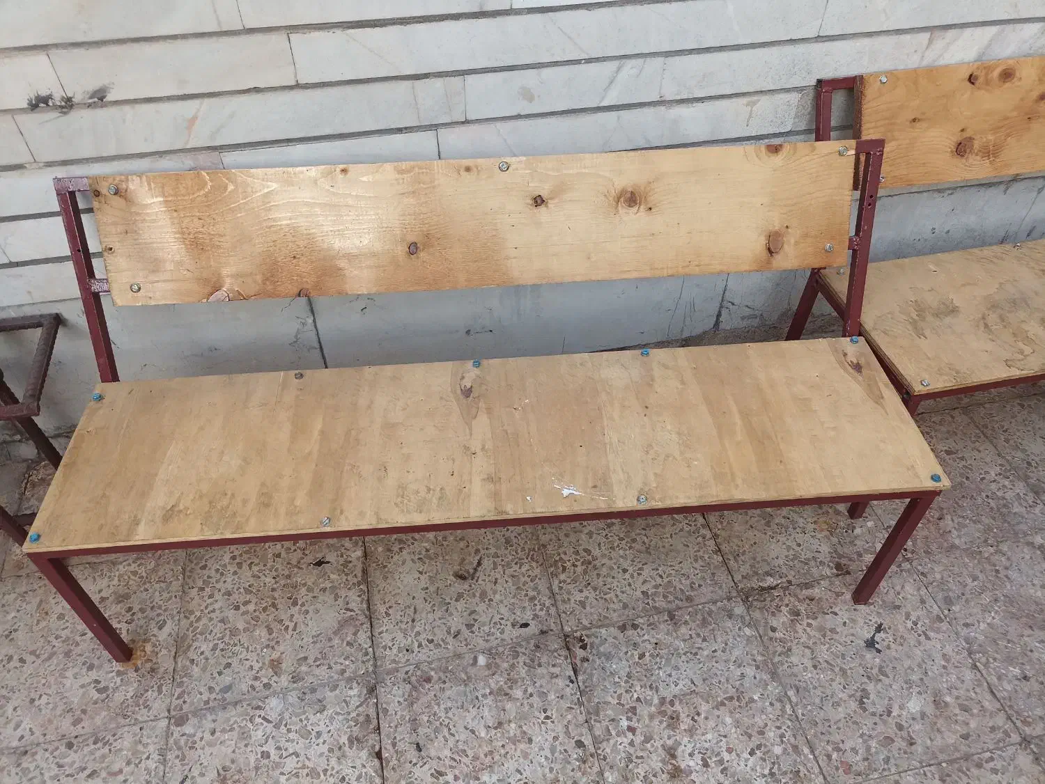 نیمکت تمیز و محکم|صندلی و نیمکت|اهواز, طالقانی|دیوار