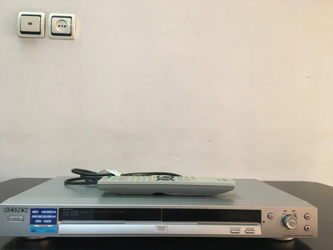 دستگاه سی دی به همراه لوازم جانبی|پخش‌کننده DVD و ویدیو|اصفهان, سعادت‌آباد|دیوار