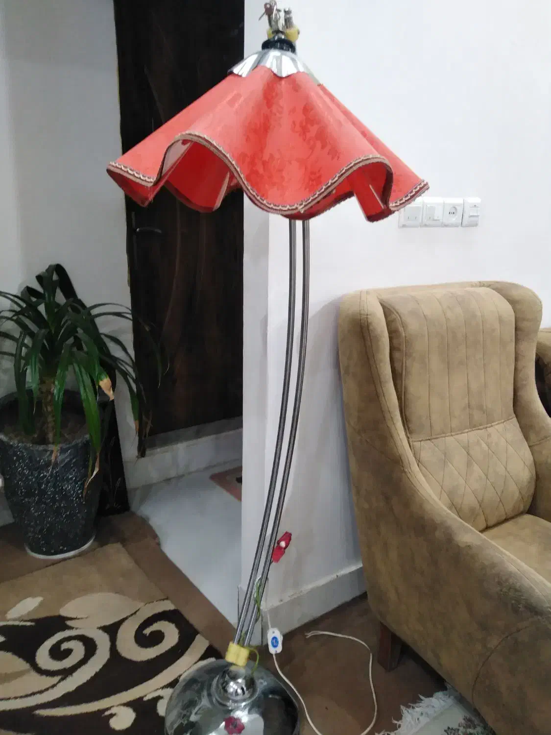 چراغ خواب ایستاده|چراغ خواب و آباژور|کاشمر, |دیوار