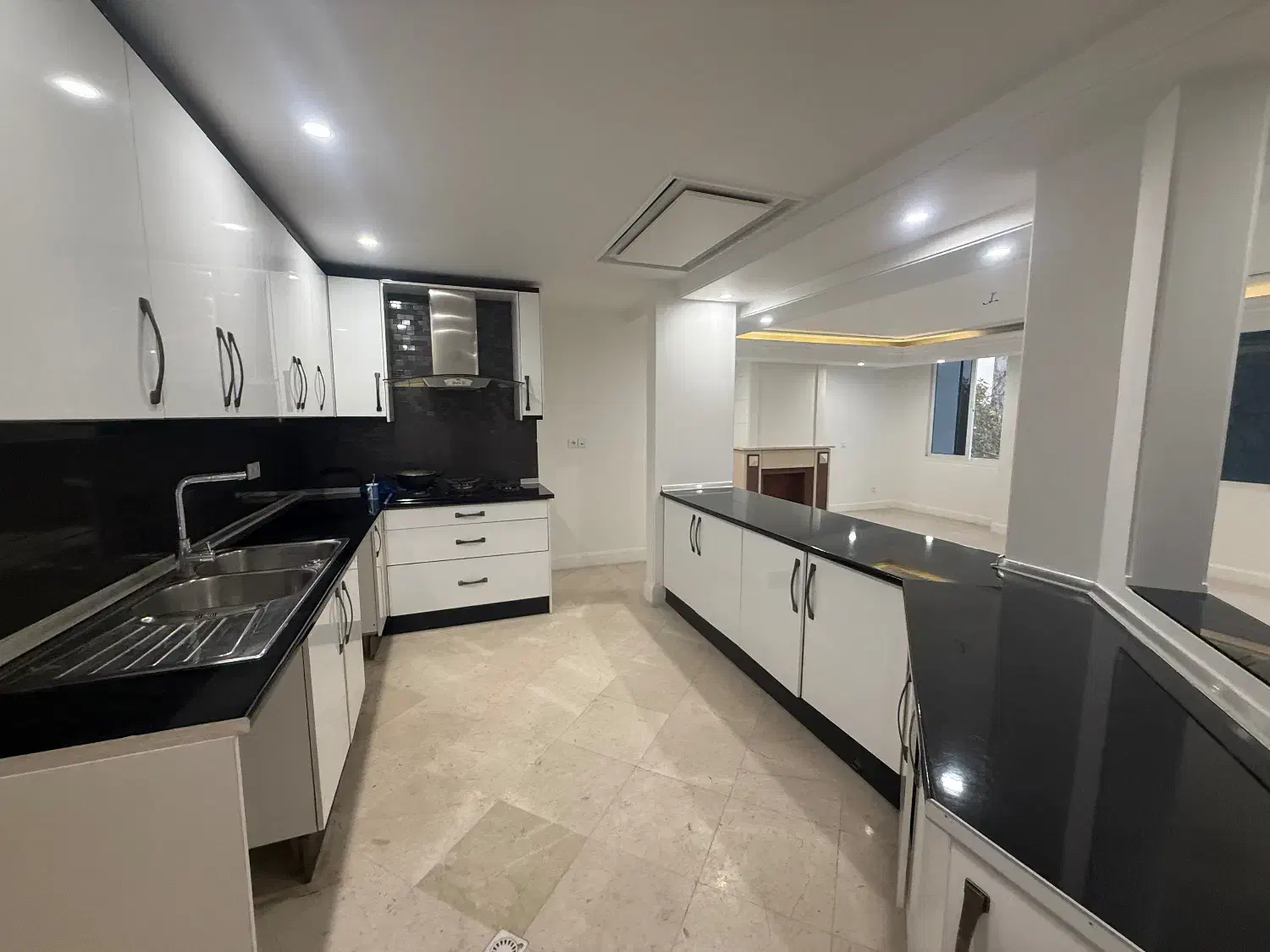 نیاوران،مرجان،۱۰۰ متر ۲ خواب