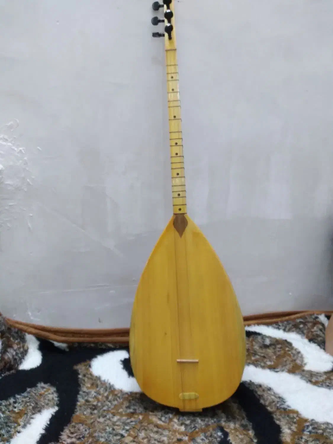 ساز باغلاما|سازهای سنتی|خوی, |دیوار