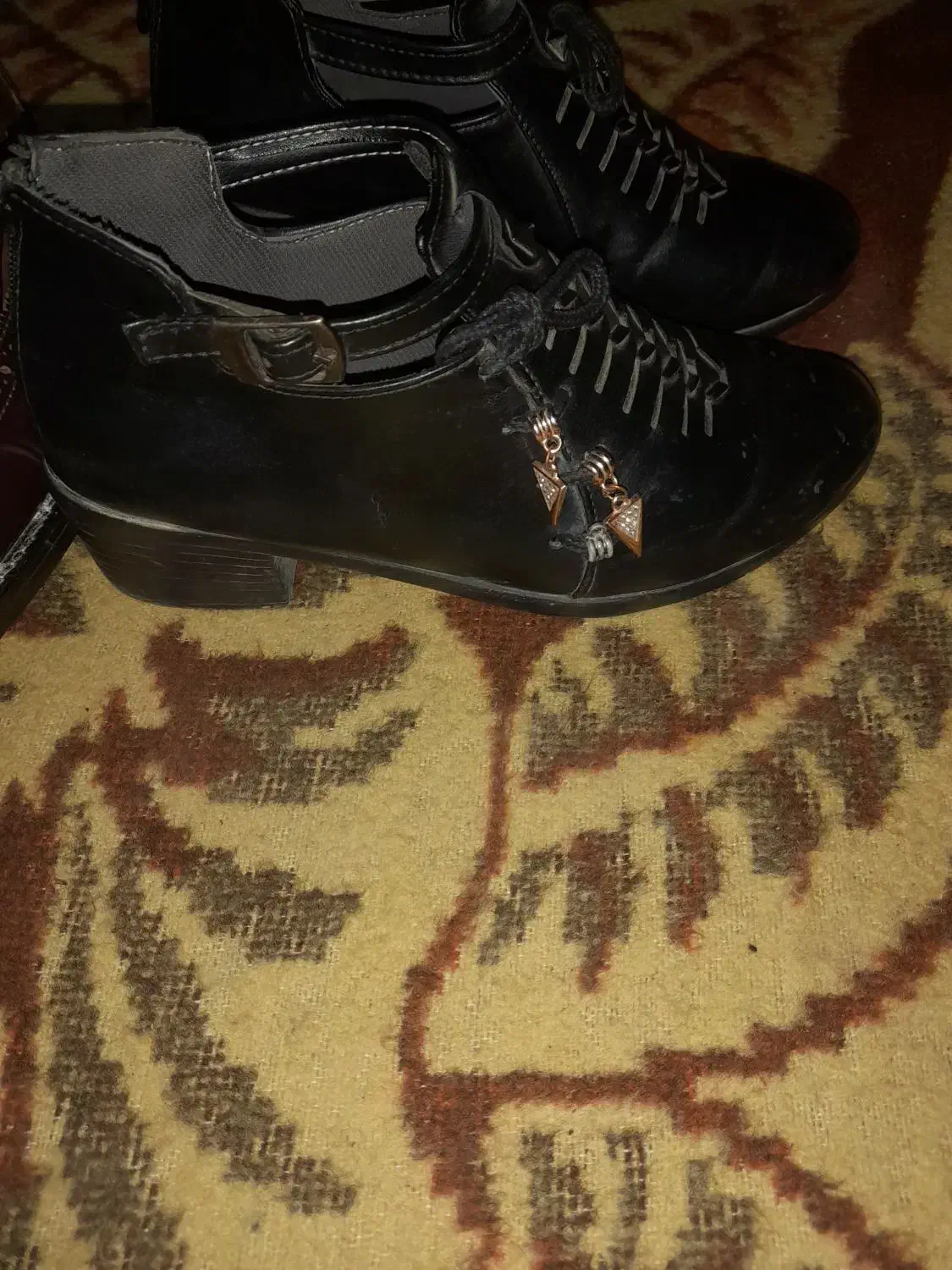 دو جفت کفش..با پرنده همراه قفس هم تعویض یض میکنم|کیف، کفش، کمربند|فاضل آباد, |دیوار