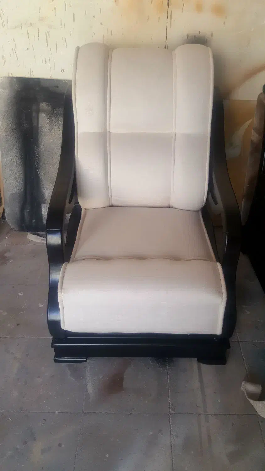 رنگ کاری و مصنوعات چوبی و تعمیر روکوبی مبل|خدمات پیشه و مهارت|کازرون, |دیوار